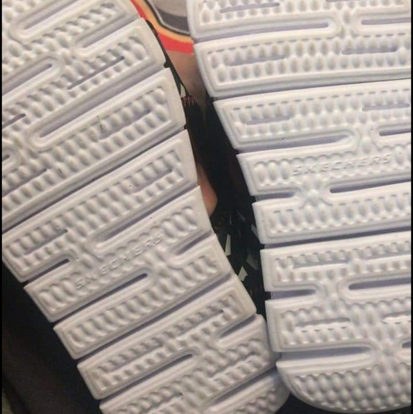 New Kids skechers size 9 - Picture 2 of 2